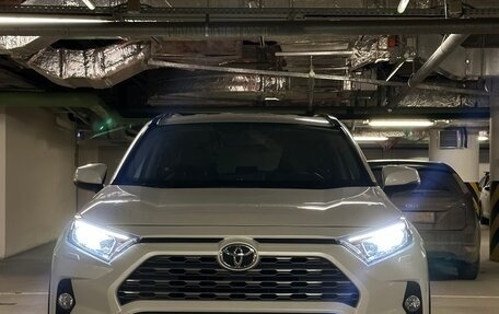 Toyota RAV4, 2021 год, 3 650 000 рублей, 1 фотография