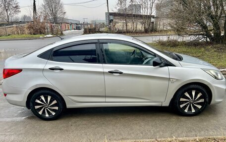 Hyundai Solaris II рестайлинг, 2013 год, 800 000 рублей, 2 фотография