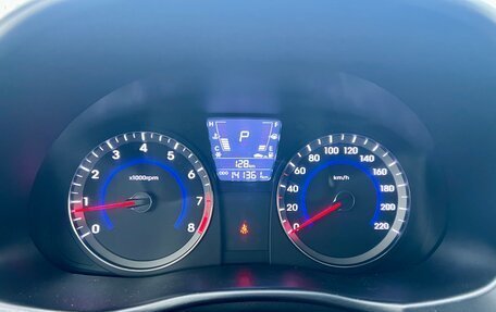 Hyundai Solaris II рестайлинг, 2013 год, 800 000 рублей, 6 фотография