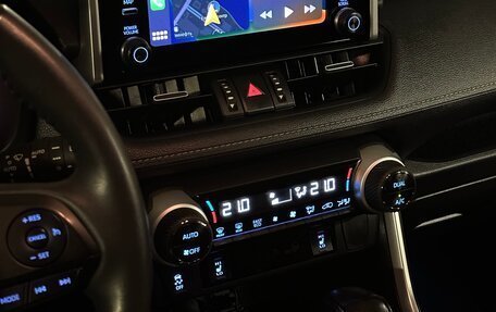 Toyota RAV4, 2021 год, 3 650 000 рублей, 9 фотография