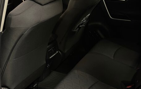 Toyota RAV4, 2021 год, 3 650 000 рублей, 4 фотография