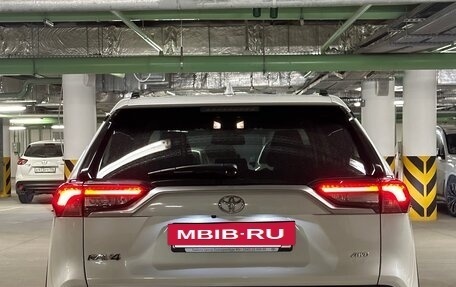 Toyota RAV4, 2021 год, 3 650 000 рублей, 5 фотография