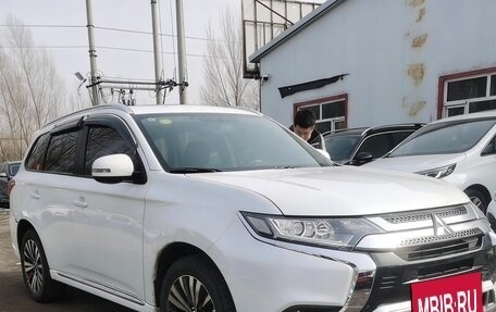 Mitsubishi Outlander III рестайлинг 3, 2021 год, 2 170 000 рублей, 1 фотография
