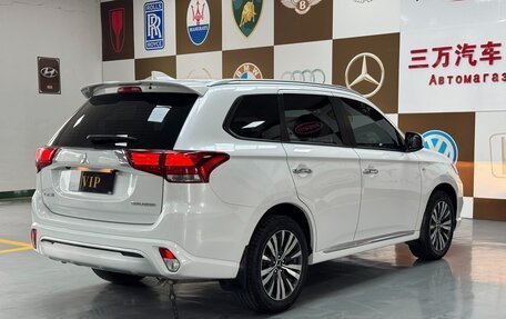 Mitsubishi Outlander III рестайлинг 3, 2022 год, 2 178 000 рублей, 5 фотография