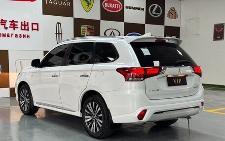 Mitsubishi Outlander III рестайлинг 3, 2022 год, 2 178 000 рублей, 7 фотография