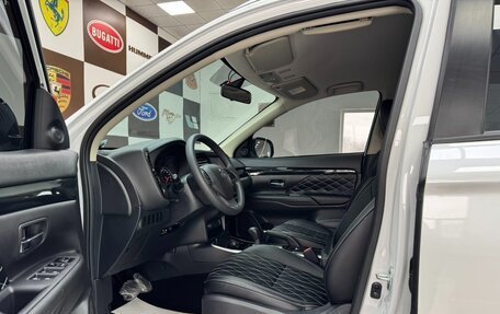 Mitsubishi Outlander III рестайлинг 3, 2022 год, 2 178 000 рублей, 10 фотография