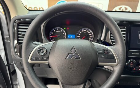 Mitsubishi Outlander III рестайлинг 3, 2022 год, 2 178 000 рублей, 12 фотография