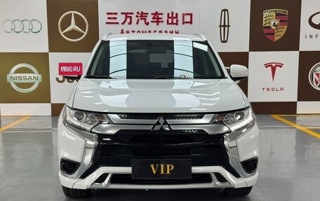 Mitsubishi Outlander III рестайлинг 3, 2022 год, 2 178 000 рублей, 2 фотография