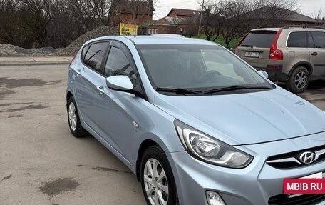 Hyundai Solaris II рестайлинг, 2012 год, 810 000 рублей, 3 фотография