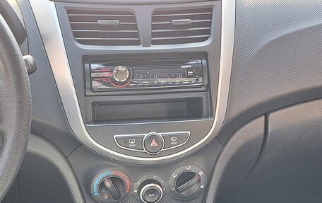 Hyundai Solaris II рестайлинг, 2011 год, 860 000 рублей, 7 фотография