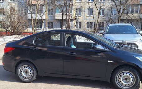 Hyundai Solaris II рестайлинг, 2011 год, 860 000 рублей, 2 фотография