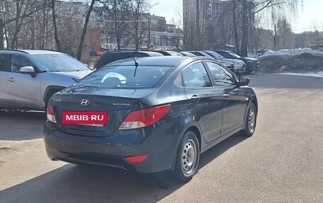 Hyundai Solaris II рестайлинг, 2011 год, 860 000 рублей, 3 фотография