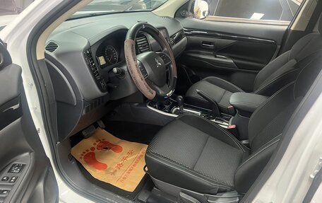 Mitsubishi Outlander III рестайлинг 3, 2022 год, 2 132 000 рублей, 6 фотография