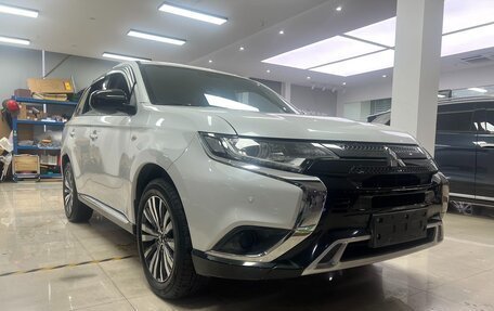 Mitsubishi Outlander III рестайлинг 3, 2022 год, 2 132 000 рублей, 2 фотография