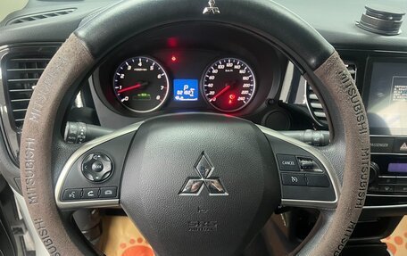 Mitsubishi Outlander III рестайлинг 3, 2022 год, 2 132 000 рублей, 8 фотография