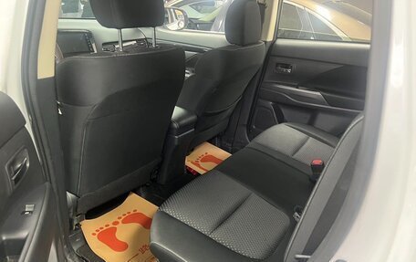 Mitsubishi Outlander III рестайлинг 3, 2022 год, 2 132 000 рублей, 11 фотография