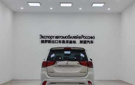 Mitsubishi Outlander III рестайлинг 3, 2022 год, 2 190 000 рублей, 5 фотография