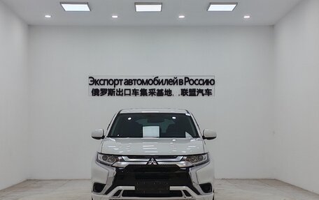 Mitsubishi Outlander III рестайлинг 3, 2022 год, 2 190 000 рублей, 2 фотография