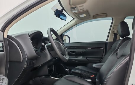 Mitsubishi Outlander III рестайлинг 3, 2022 год, 2 190 000 рублей, 8 фотография