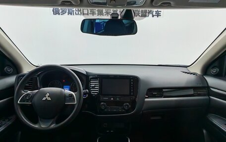 Mitsubishi Outlander III рестайлинг 3, 2022 год, 2 190 000 рублей, 9 фотография