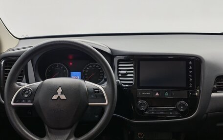 Mitsubishi Outlander III рестайлинг 3, 2022 год, 2 190 000 рублей, 10 фотография