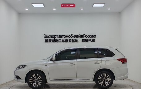 Mitsubishi Outlander III рестайлинг 3, 2022 год, 2 190 000 рублей, 4 фотография