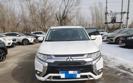 Mitsubishi Outlander III рестайлинг 3, 2021 год, 2 170 000 рублей, 2 фотография