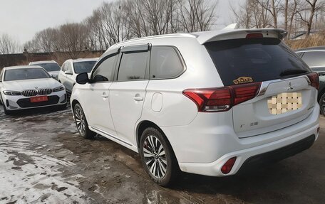Mitsubishi Outlander III рестайлинг 3, 2021 год, 2 170 000 рублей, 4 фотография