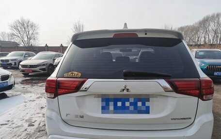 Mitsubishi Outlander III рестайлинг 3, 2021 год, 2 170 000 рублей, 5 фотография