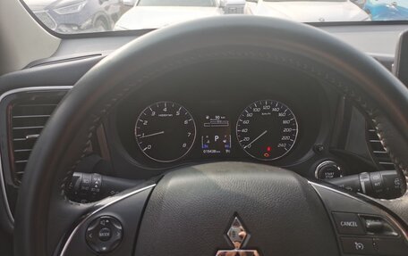 Mitsubishi Outlander III рестайлинг 3, 2021 год, 2 170 000 рублей, 7 фотография