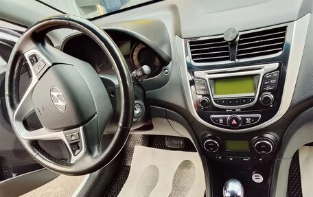 Hyundai Solaris II рестайлинг, 2013 год, 1 030 000 рублей, 2 фотография