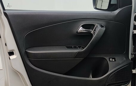 Volkswagen Polo VI (EU Market), 2013 год, 750 000 рублей, 21 фотография