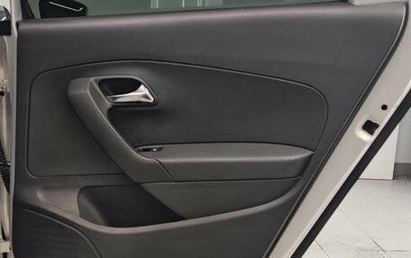 Volkswagen Polo VI (EU Market), 2013 год, 750 000 рублей, 24 фотография