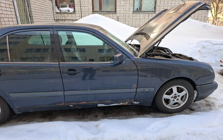 Mercedes-Benz E-Класс, 1998 год, 160 000 рублей, 5 фотография