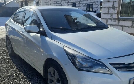 Hyundai Solaris II рестайлинг, 2015 год, 525 000 рублей, 3 фотография