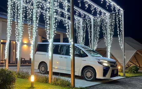 Toyota Voxy III, 2019 год, 2 900 000 рублей, 2 фотография