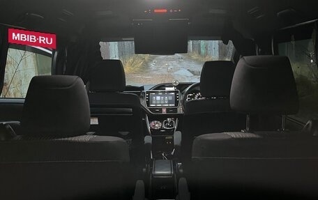 Toyota Voxy III, 2019 год, 2 900 000 рублей, 14 фотография