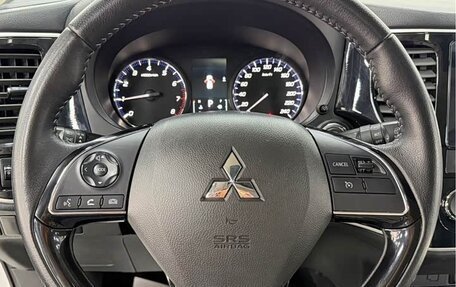 Mitsubishi Outlander III рестайлинг 3, 2022 год, 2 254 000 рублей, 9 фотография