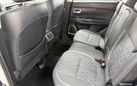 Mitsubishi Outlander III рестайлинг 3, 2022 год, 2 254 000 рублей, 16 фотография