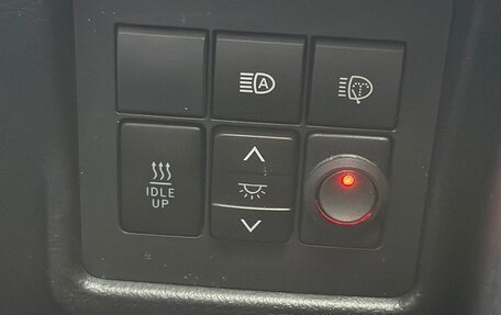 Toyota Land Cruiser Prado 150 рестайлинг 2, 2019 год, 5 250 000 рублей, 23 фотография