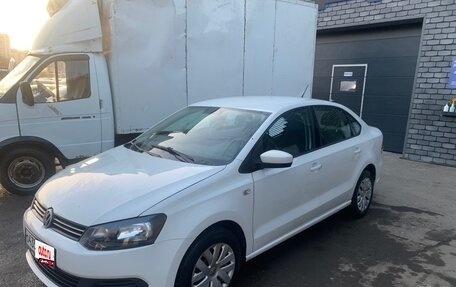 Volkswagen Polo VI (EU Market), 2015 год, 850 000 рублей, 2 фотография