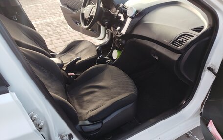 Hyundai Solaris II рестайлинг, 2014 год, 820 000 рублей, 14 фотография