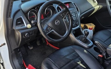 Opel Astra J, 2014 год, 610 000 рублей, 18 фотография