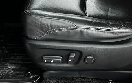 Toyota Land Cruiser Prado 150 рестайлинг 2, 2015 год, 3 299 000 рублей, 19 фотография