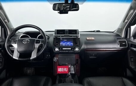 Toyota Land Cruiser Prado 150 рестайлинг 2, 2015 год, 3 299 000 рублей, 14 фотография