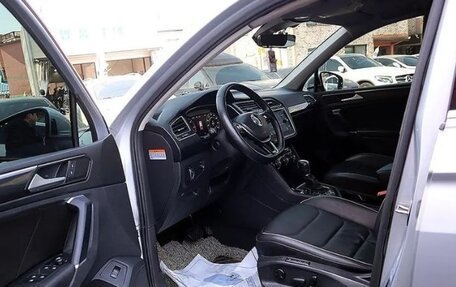 Volkswagen Tiguan II, 2022 год, 3 750 000 рублей, 3 фотография