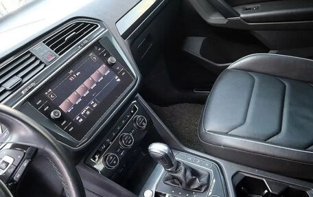 Volkswagen Tiguan II, 2022 год, 3 750 000 рублей, 5 фотография