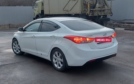 Hyundai Elantra V, 2011 год, 900 000 рублей, 2 фотография