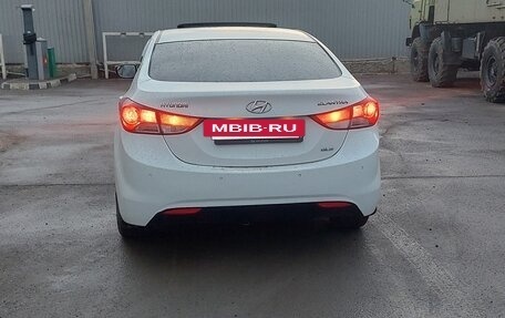 Hyundai Elantra V, 2011 год, 900 000 рублей, 3 фотография