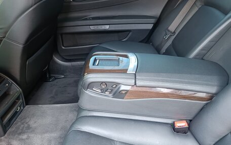 BMW 7 серия, 2009 год, 715 000 рублей, 17 фотография